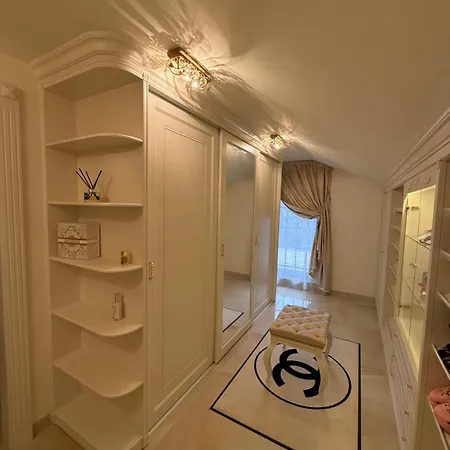 Lily Rose Κάρλοβι Βάρι